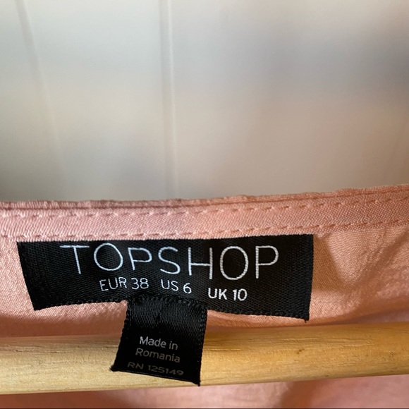 Topshop• Pink Cropped Top with front tie - Picture 3 of 4
